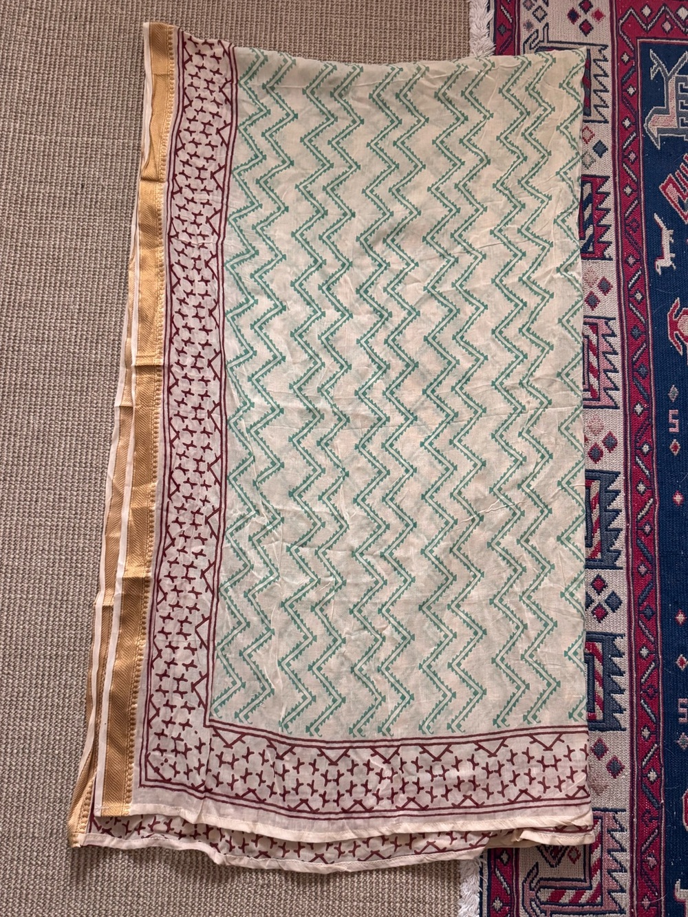 Patterned lightweight scarf, 42x68, like new